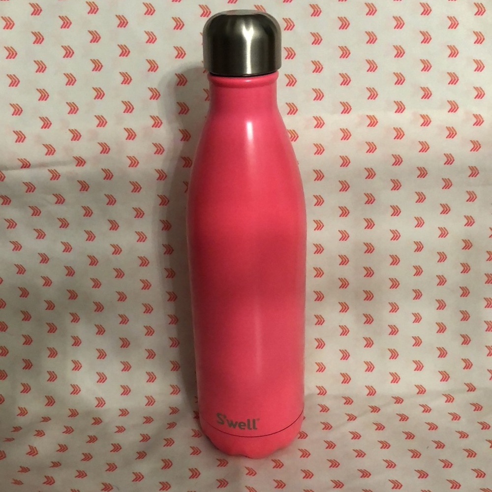 NWT Swell Bikini Pink insulated water bottle